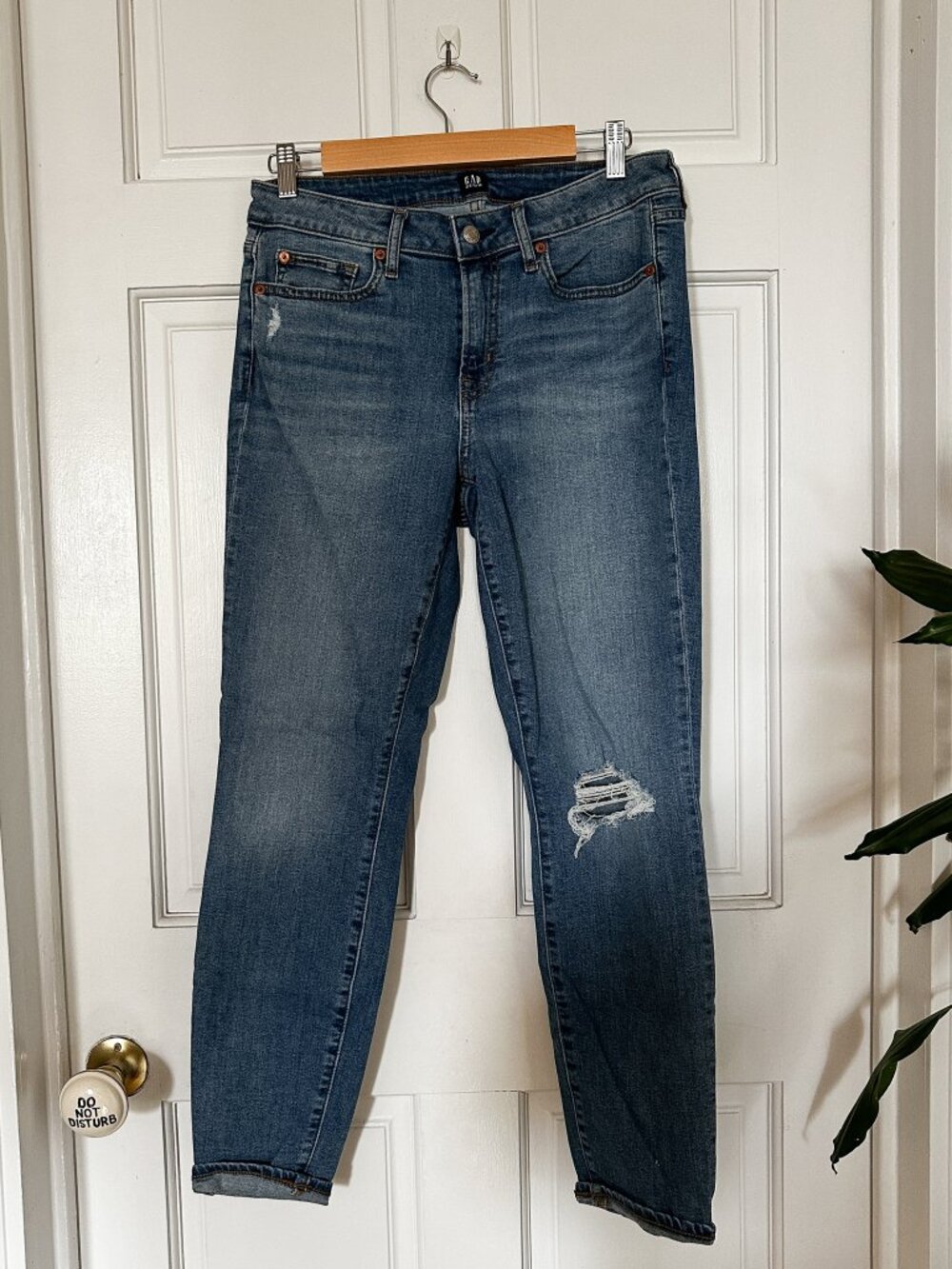 Gap Curvy True Skinny Jeans 30R Medium Wash Distressed Denim